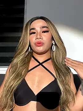 Malia Nicole online show from 10.13.25