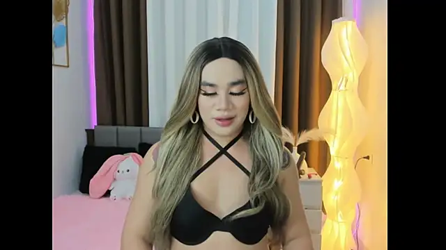 Malia Nicole online show from 10.16.25