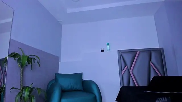 aurora tziu online show from 09.18.25