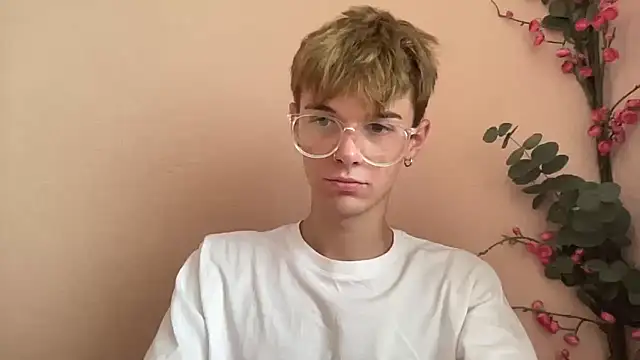 Snapshot of Milk_Guy chatting on 09.11.25 Milk Guy online show from 09.11.25