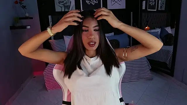 Snapshot of kitty_collins_ chatting on 01.11.26 kitty collins online show from 01.11.26