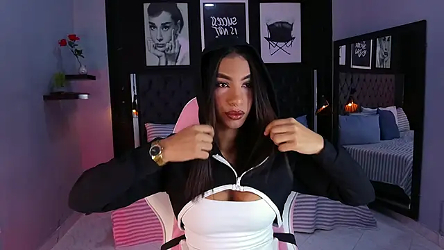 Snapshot of kitty_collins_ chatting on 01.12.26 kitty collins online show from 01.12.26