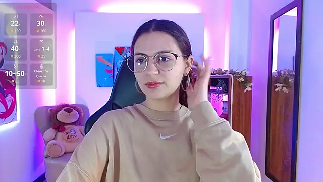 AlanaGarcia19 online show from 12.21.25