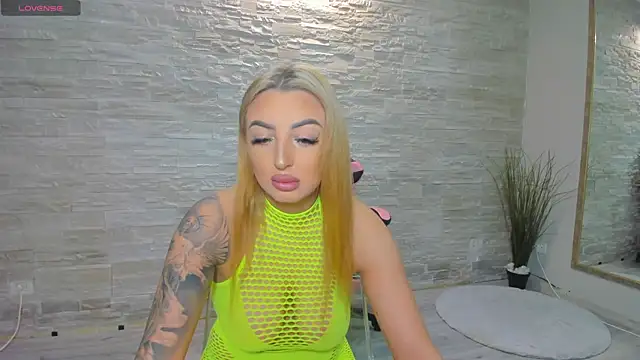 Snapshot of Lexi_Blazee chatting on 10.14.25 Lexi Blazee online show from 10.14.25