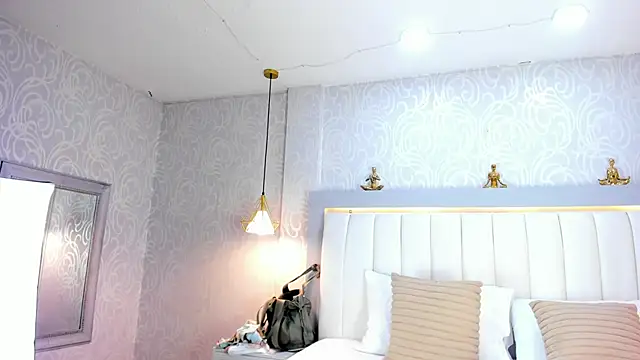 LinaLanm online show from 09.10.25