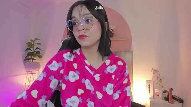 Snapshot of Clara_Luu chatting on 02.08.26 Clara Luu online show from 02.08.26