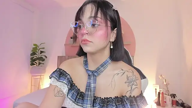 Snapshot of Clara_Luu chatting on 02.22.26 Clara Luu online show from 02.22.26