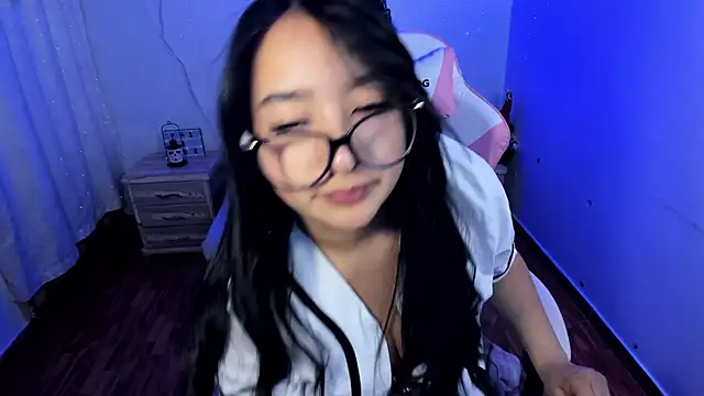 pretti scarlett online show from 10.22.25