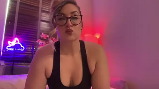 Snapshot of MistresssX chatting on 06.10.26 MistresssX online show from 06.10.26
