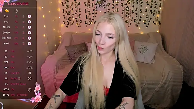 AnyaTaylor  online show from 10.14.25