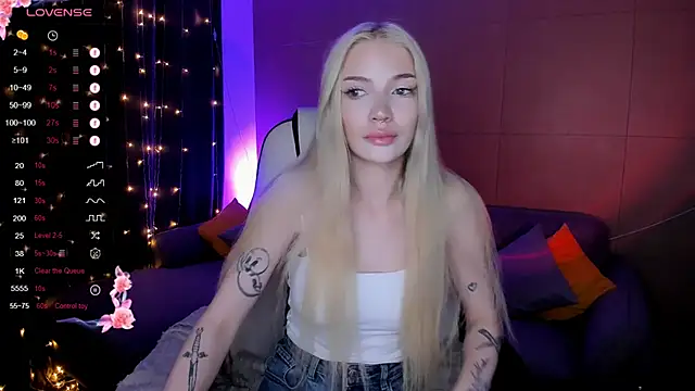 AnyaTaylor  online show from 10.19.25
