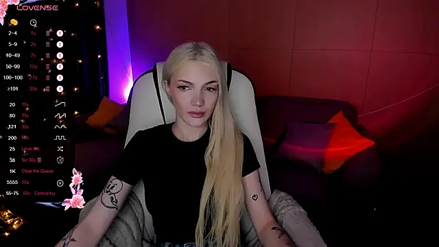 AnyaTaylor  online show from 10.21.25