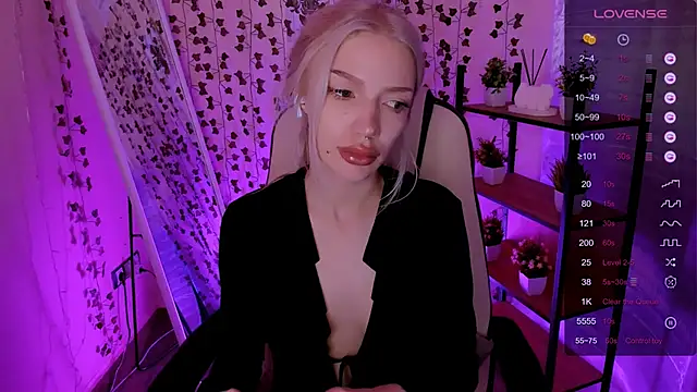 Snapshot of AnyaTaylor_ chatting on 04.24.26 AnyaTaylor online show from 04.24.26