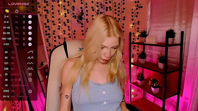 Snapshot of AnyaTaylor_ chatting on 05.12.26 AnyaTaylor online show from 05.12.26