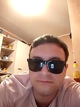 Snapshot of Ivandovxxxl_1010 chatting on 10.11.25 Ivandovxxxl 1010 online show from 10.11.25