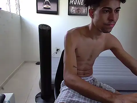 Snapshot of Dollarhot30 chatting on 09.29.25 Dollarhot30 online show from 09.29.25