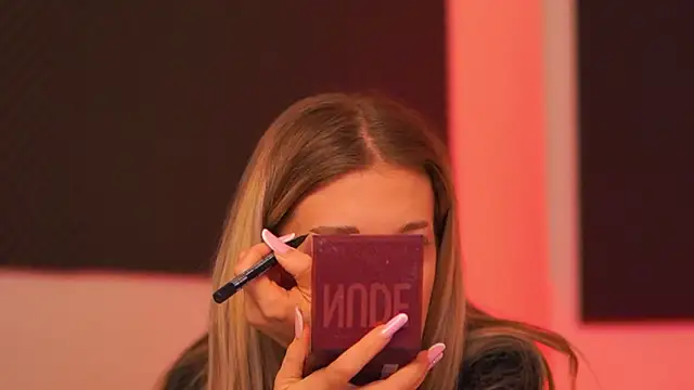 EllieRedd online show from 01.12.26