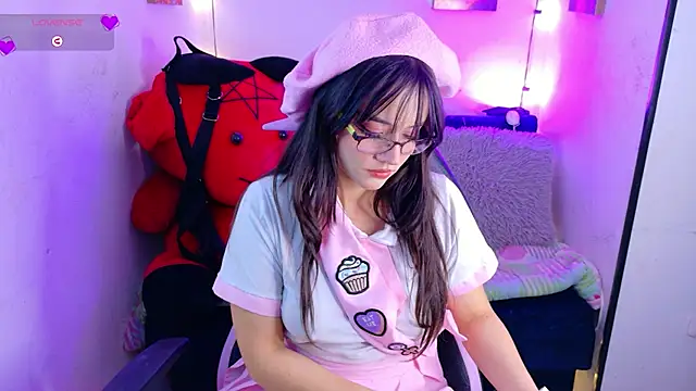 Snapshot of MiaVelvetDoll chatting on 10.02.25 MiaVelvetDoll online show from 10.02.25