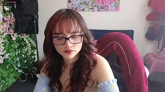 Snapshot of MiaVelvetDoll chatting on 04.21.26 MiaVelvetDoll online show from 04.21.26