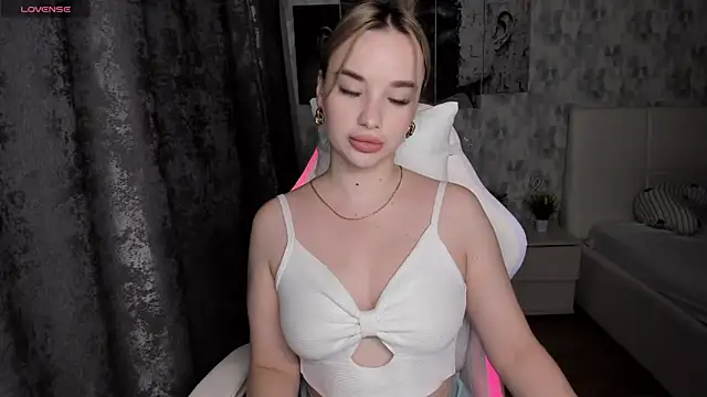 KiraKrox online show from 10.18.25