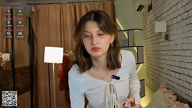 Snapshot of LorinaMaffitt chatting on 10.12.25 LorinaMaffitt online show from 10.12.25