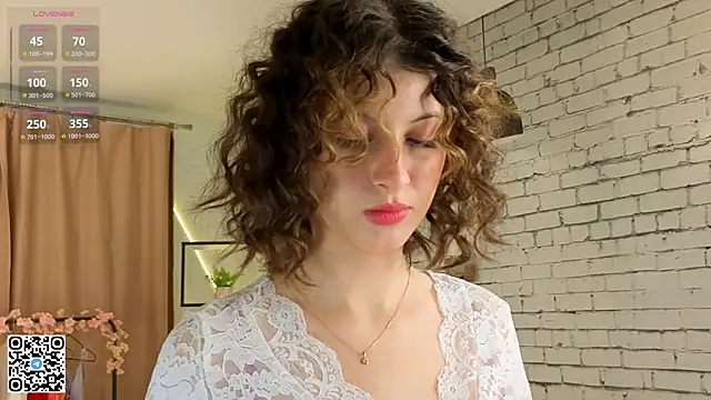 Snapshot of LorinaMaffitt chatting on 10.15.25 LorinaMaffitt online show from 10.15.25