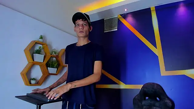 Snapshot of imperial_boys chatting on 09.15.25 imperial boys online show from 09.15.25