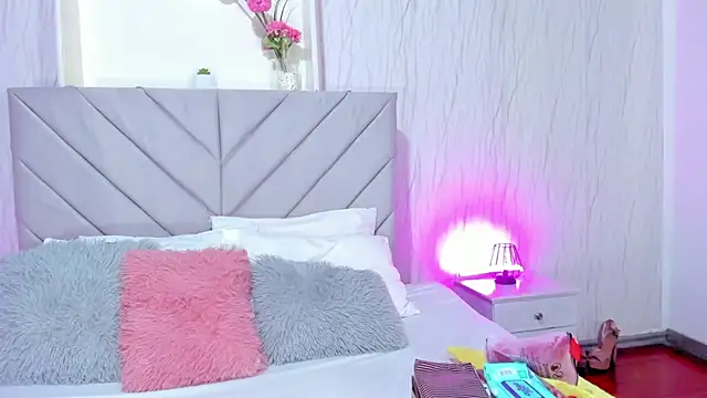 Victoria Guzman online show from 10.13.25