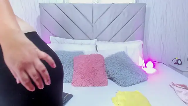 Victoria Guzman online show from 02.10.26