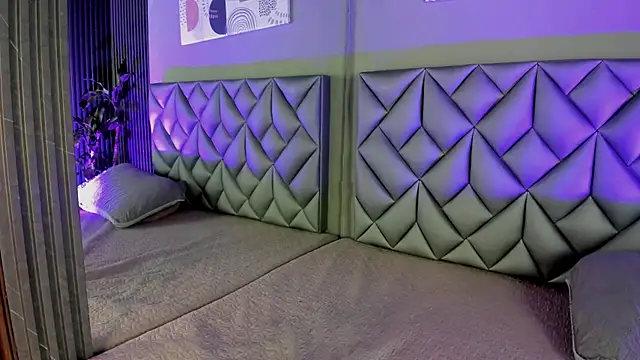 Snapshot of Kitty_Dollyy chatting on 09.20.25 Kitty Dollyy online show from 09.20.25