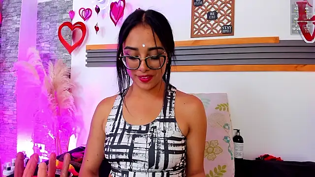 Snapshot of Sarita__love chatting on 02.14.26 Sarita love online show from 02.14.26