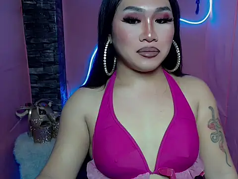 pretty lassy online show from 11.18.25