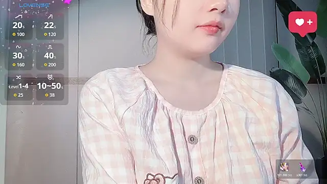 LINNIE05 online show from 11.29.25