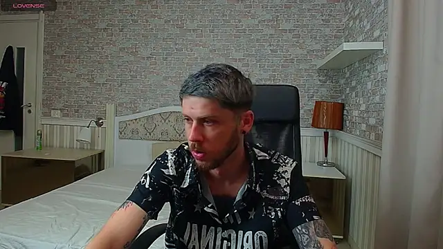 Snapshot of JonahShaw chatting on 06.12.26 JonahShaw online show from 06.12.26