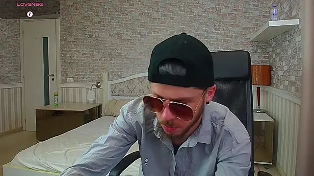 Snapshot of JonahShaw chatting on 06.18.26 JonahShaw online show from 06.18.26