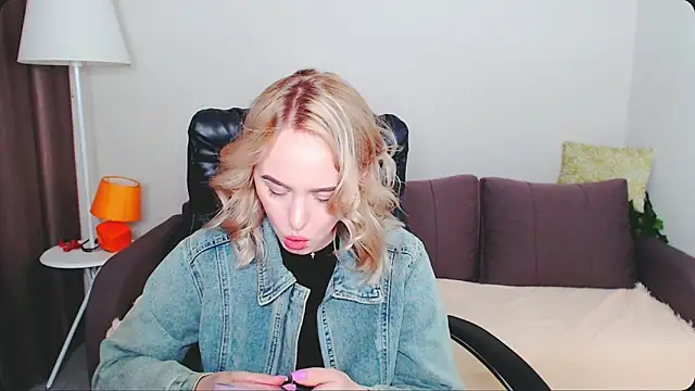 Snapshot of LiluMoon__ chatting on 05.01.26 LiluMoon online show from 05.01.26