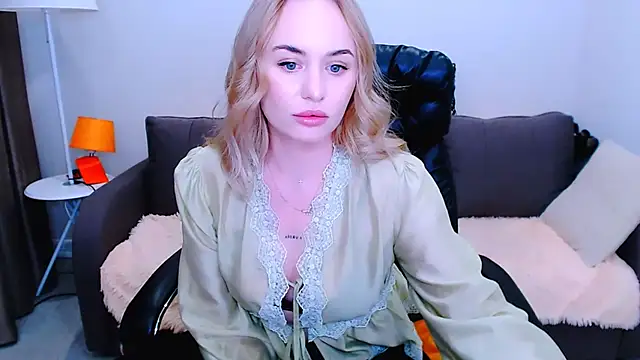Snapshot of LiluMoon__ chatting on 06.26.26 LiluMoon online show from 06.26.26
