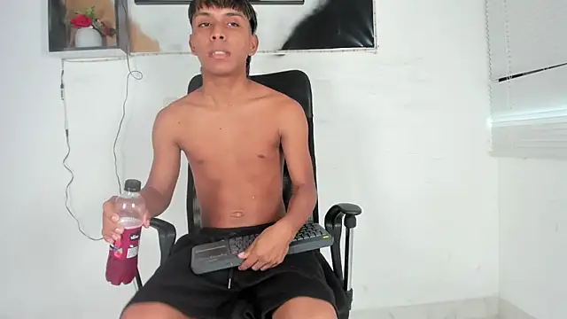 tyler twink boy online show from 10.14.25