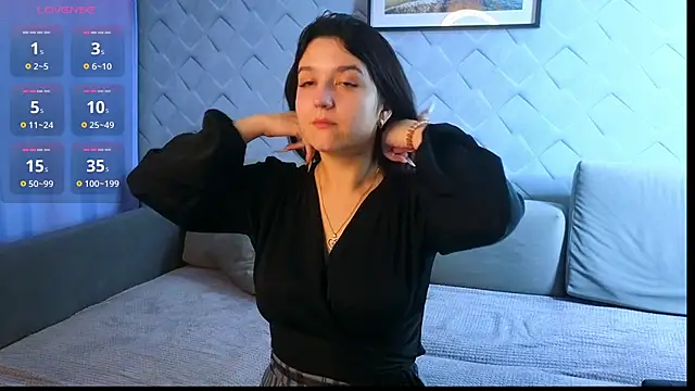 CrimsonBella online show from 09.18.25