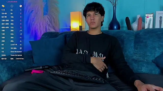 Leo Savage  online show from 12.02.25