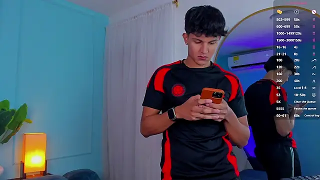 Snapshot of Leo_Savage_ chatting on 02.01.26 Leo Savage online show from 02.01.26