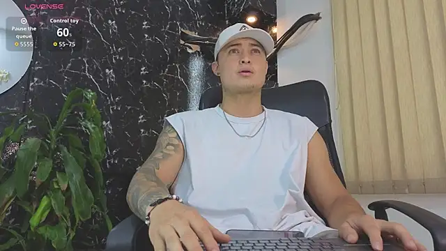 Snapshot of Alexander_ferre chatting on 05.13.26 Alexander ferre online show from 05.13.26