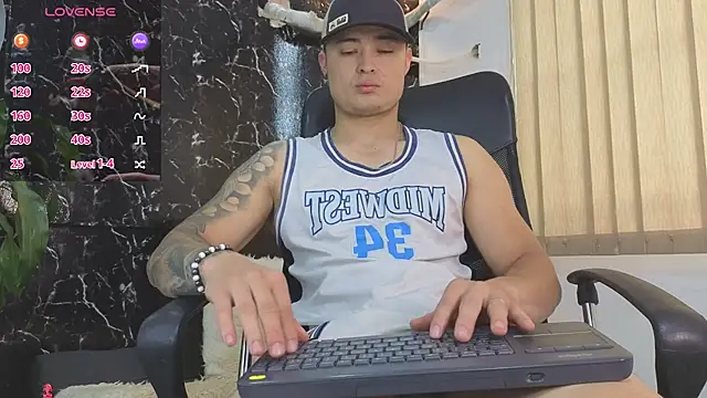 Snapshot of Alexander_ferre chatting on 05.26.26 Alexander ferre online show from 05.26.26