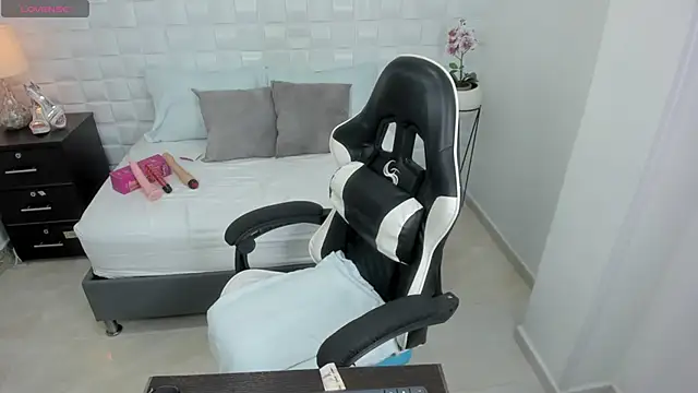 yulitza1025 online show from 10.21.25