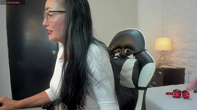 yulitza1025 online show from 12.15.25