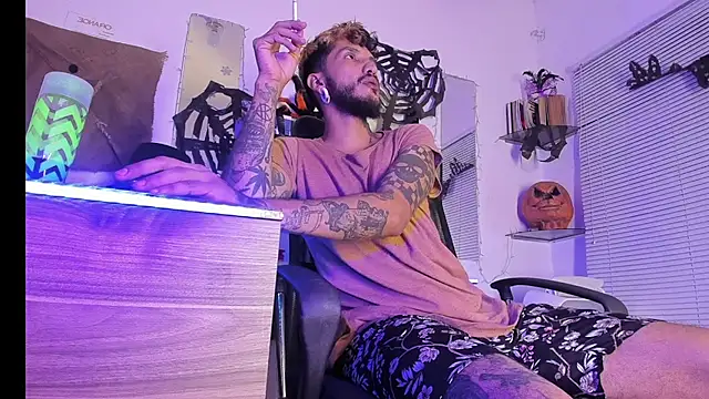 Snapshot of dex_55 chatting on 10.31.25 dex 55 online show from 10.31.25