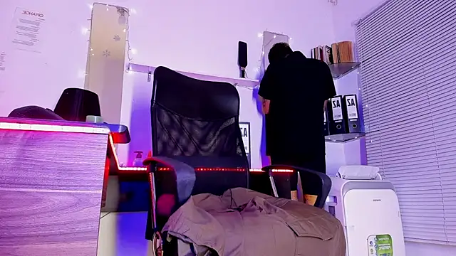 Snapshot of dex_55 chatting on 11.20.25 dex 55 online show from 11.20.25