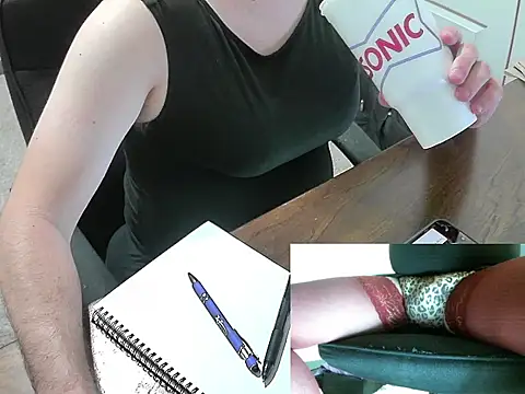 Snapshot of txcrossdresser09 chatting on 02.25.26 txcrossdresser09 online show from 02.25.26