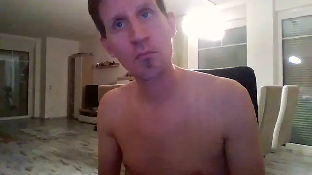 Snapshot of Trockenbau chatting on 12.22.25 Trockenbau online show from 12.22.25