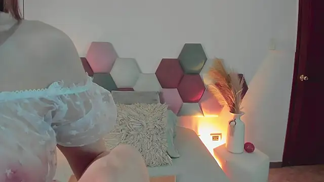 SamantaVee online show from 11.11.25